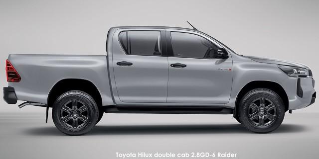 Toyota Hilux 2.4GD-6 double cab 4x4 Raider manual - Image 3