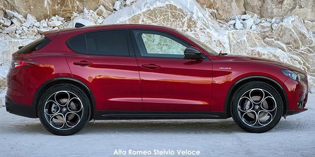 Alfa Romeo Stelvio 2.0T Veloce Q4 - Image 3