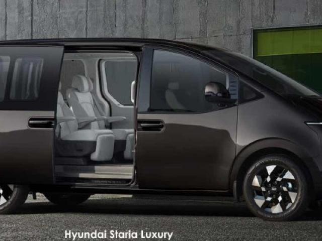 Hyundai Staria 2.2D Luxury